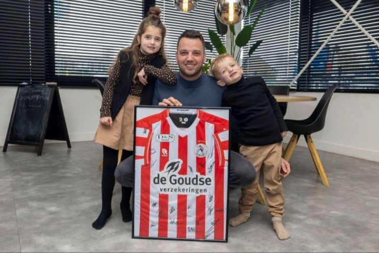 Bied mee op Sparta-shirt voor kinderziekenhuis Bied mee op Sparta-shirt voor kinderziekenhuis