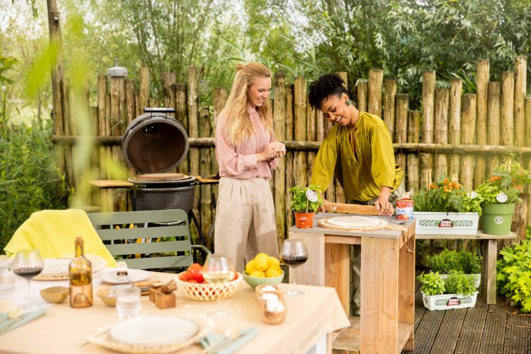 Desch presenteert nieuwe 'Colour Your Story' Desch presenteert nieuwe 'Colour Your Story'