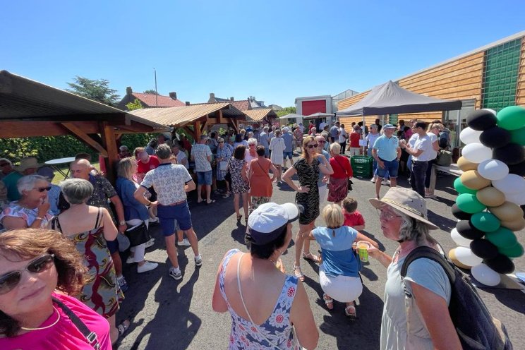 Drukte bij opening BuurtKas BoereGoed Drukte bij opening BuurtKas BoereGoed